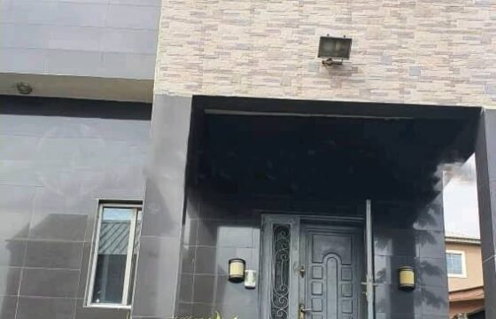 EXECUTIVE 5 BEDROOM DUPLEX WITH MINI FLAT BQ