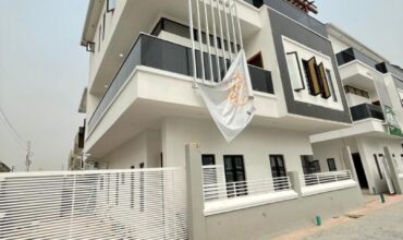 VERY BEAUTIFUL 5 BEDROOM FULLY DETACHED DUPLEX*