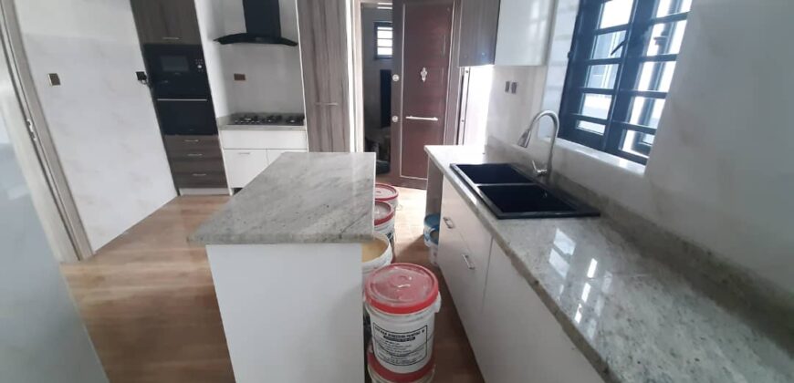 Beautiful 5bed detached duplex with fitted kitchen