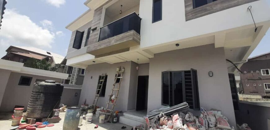 Beautiful 5bed detached duplex with fitted kitchen