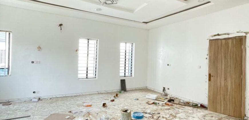 WELL BUILT 5 BEDROOM FULLY DETACHED DUPLEX* –