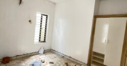 WELL BUILT 5 BEDROOM FULLY DETACHED DUPLEX* –