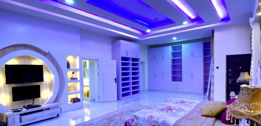 FULLY FURNISHED 5 BEDROOM DETACHED DUPLEX