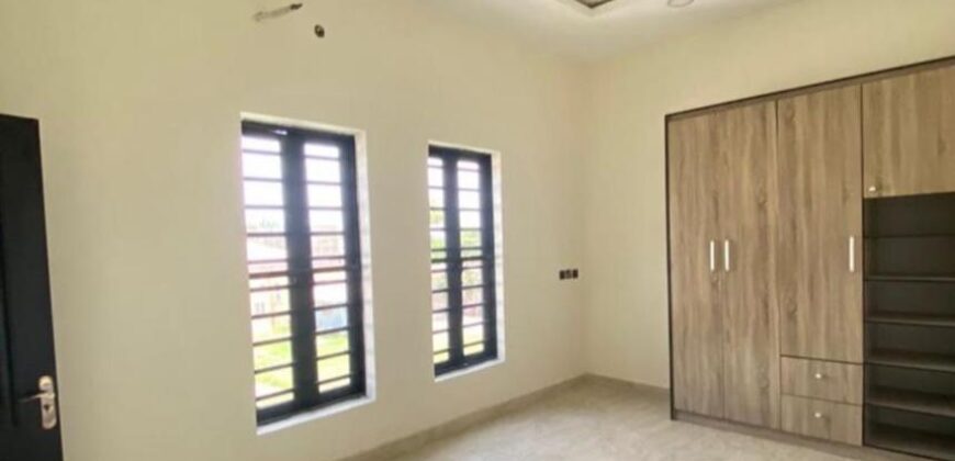 Very spacious 5 bedroom fully detached duplex