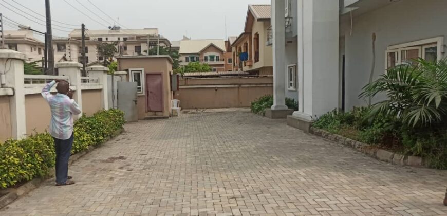 5 bedroom fully detached house with bq and a space for pool