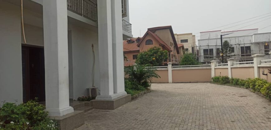 5 bedroom fully detached house with bq and a space for pool