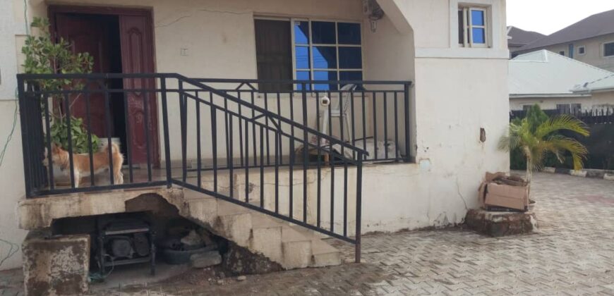 3 bedrooms bungalow in a mini estate