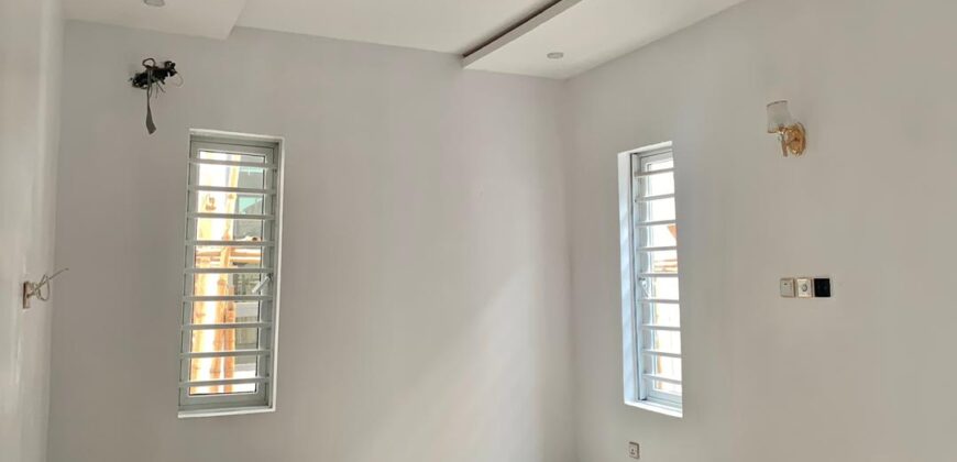 4 BEDROOM SEMI DETACHED HOMES WITH SPACIOUS PARKING LOT IN CHEVRON