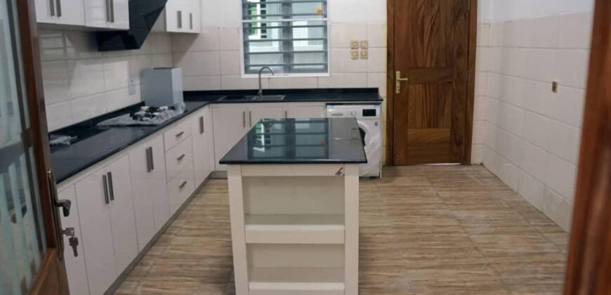 5bedroom detached duplex ensuite with a bq