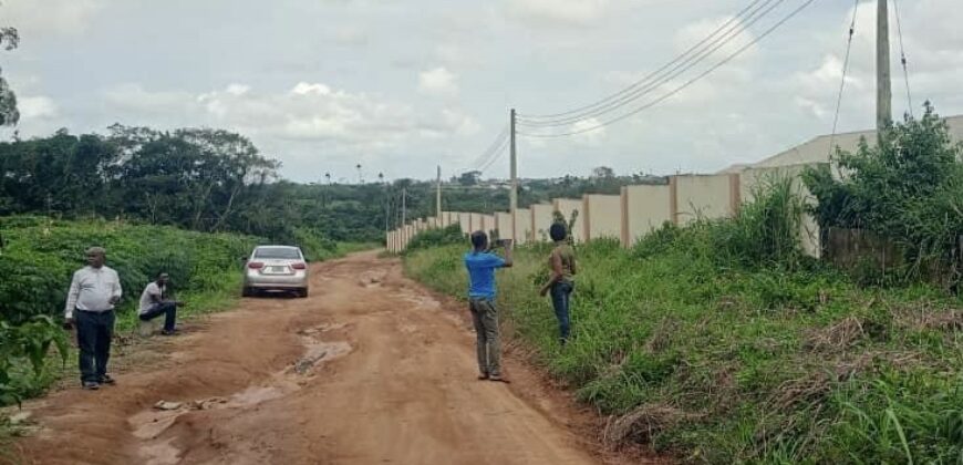 GOOD LANDS MEASURING 450SQM IN ARAGA LUXURY ESTATE, EPE.*