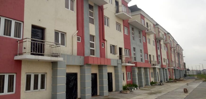 TASTEFULLY BUILT 4 BEDROOM MAISONETTE DUPLEX IN LAGOON VIEW ESTATE, YABA.